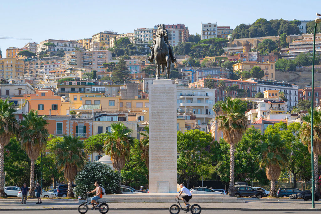 Rotodat Rotonda Diaz Napoli: La Storia e l'Icona della Città di Napoli ...